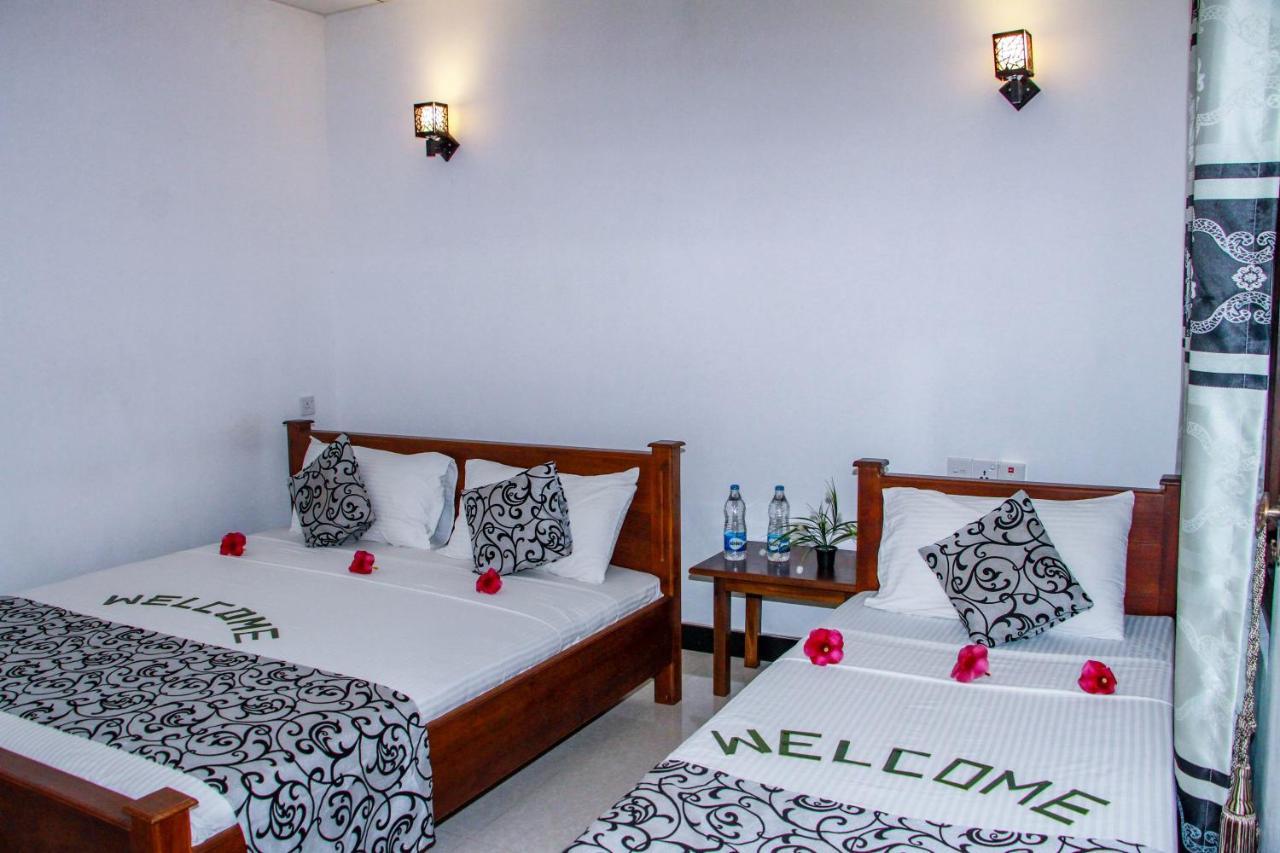 Nimsara Lodge Сигирия Екстериор снимка